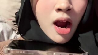 Abg Viral Terbaru cewek hijab yang menikmati ulekan dari paha atas New Trending Top 2025 Global